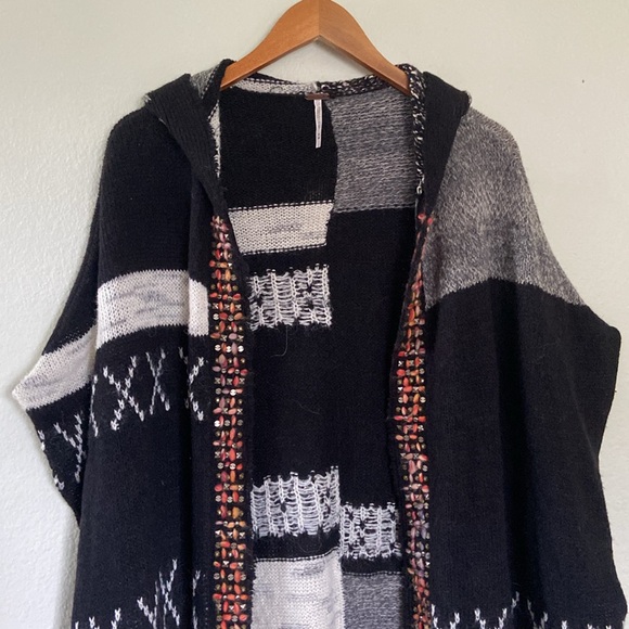 Free People Solstice Spirit Embellished Poncho Knit Alpaca Blend Women’s M/L - Picture 10 of 16